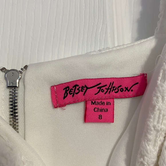 Elegant White Lace Dress - Picture 16 of 16